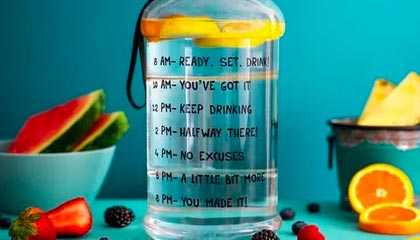 记者：德容和孔德今日被队友夹道欢迎，莱万将随队出战莱万特