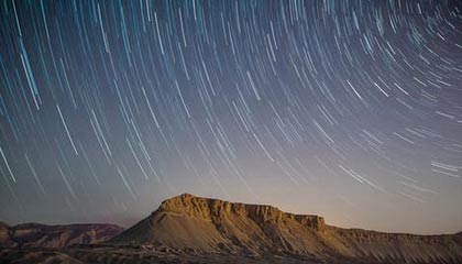 记者：德容和孔德今日被队友夹道欢迎，莱万将随队出战莱万特